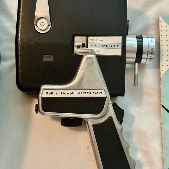 Vintage Bell & Howell Autoload Cartridge Movie Camera w Original Brochure. - Picture 4 of 14